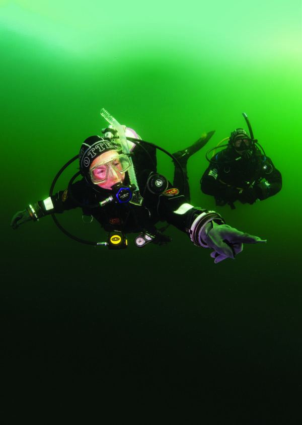 divearound PADI drysuit diver